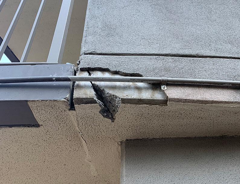 Structural Cracking in Strata
